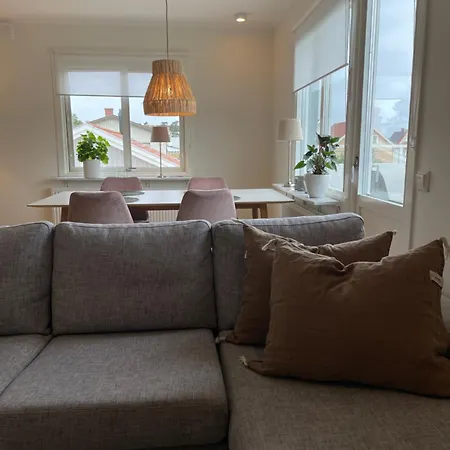 Annies Hus - Very Nice 2 Bedroom Apt Top Floor Stromstad Exterior photo